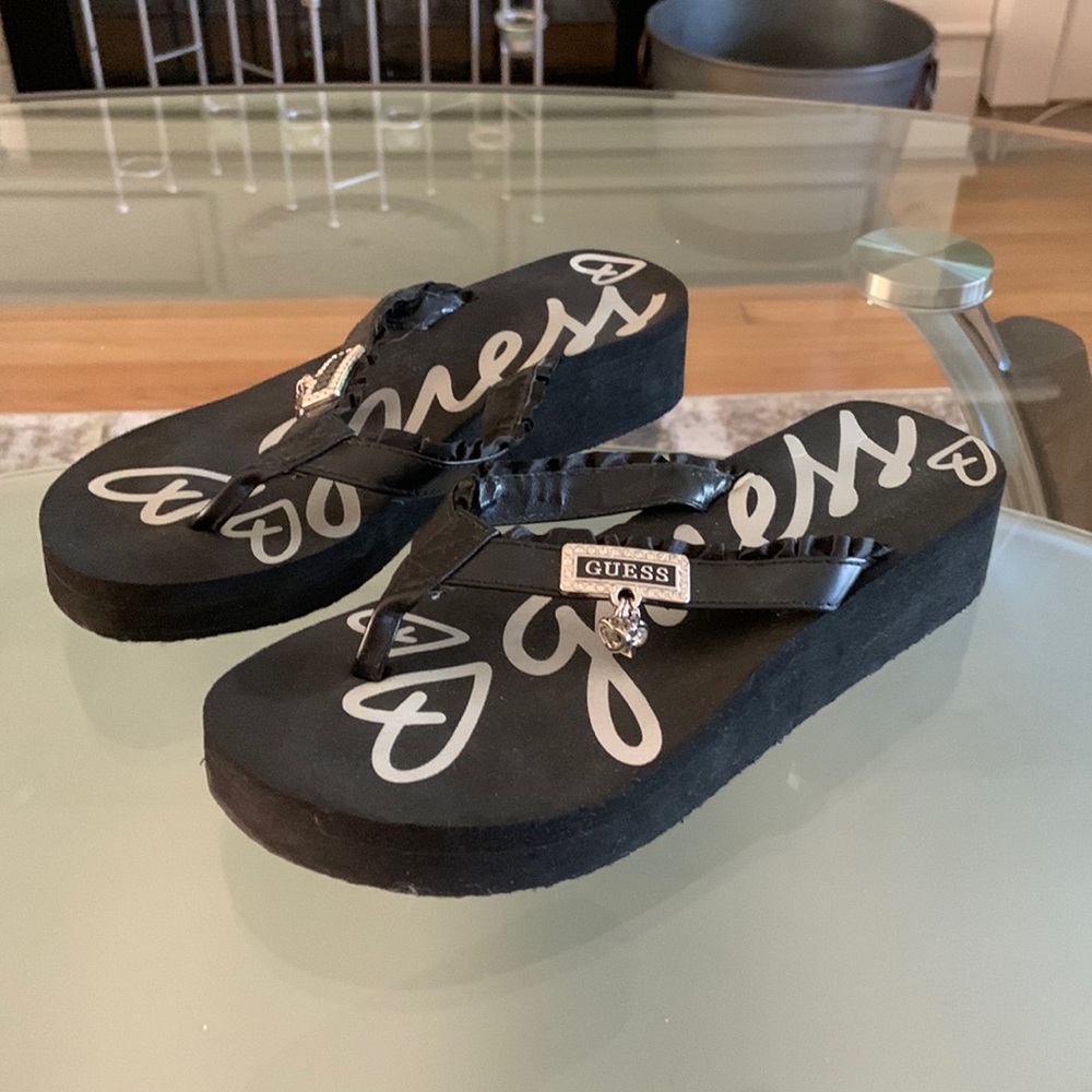 Guess flip flops